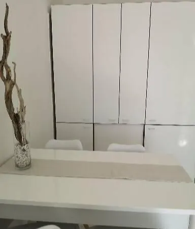 公寓 White Apartments. *