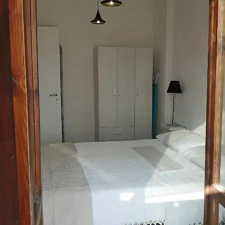 White Apartments. 公寓